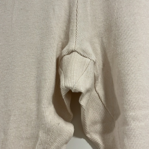 Cedar & vine legging - says M but feels like S - Picture 2 of 3